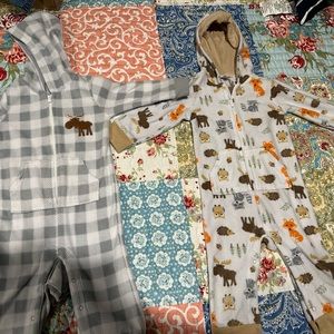 Infant boys hp lot of 2 18 month hooded fleece one piece outfits